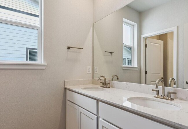 Building Photo - Alder Creek Duplex - 3bd 2.5ba 2,705sq.ft. Built in 2025
