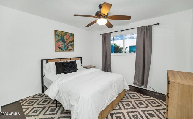 Building Photo - 3234 E Larkspur Dr