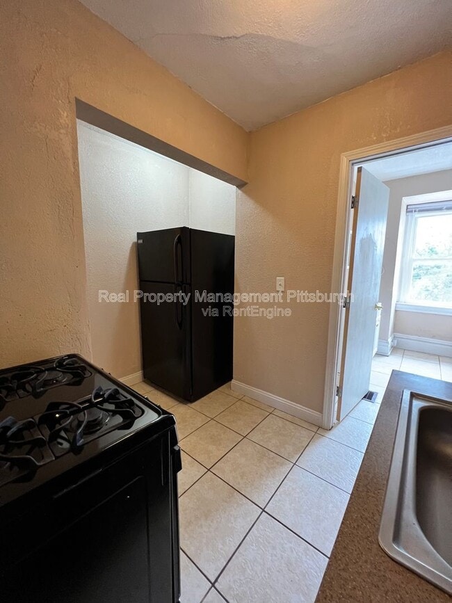 Building Photo - 218 Kearsarge St