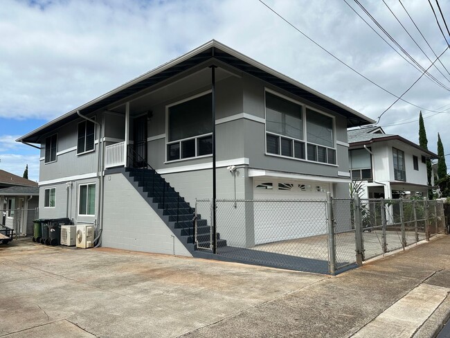 Building Photo - R00241