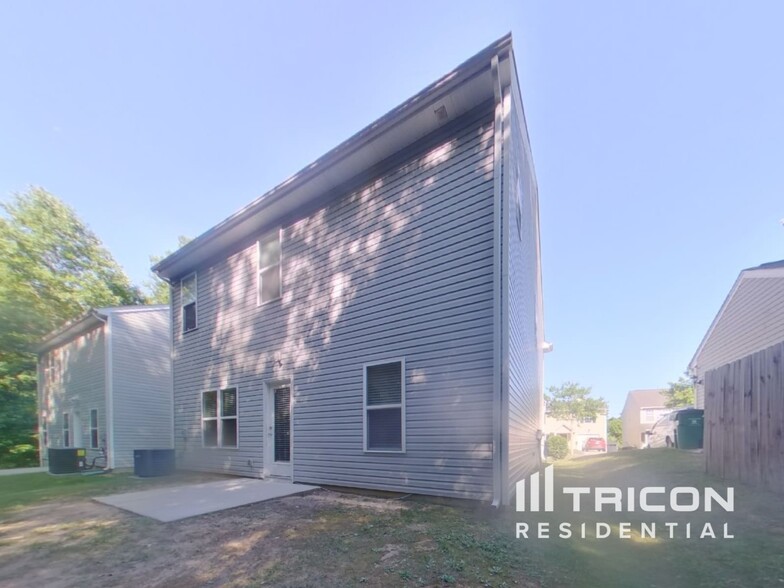 Building Photo - 4425 Fawnbrook Ave SW