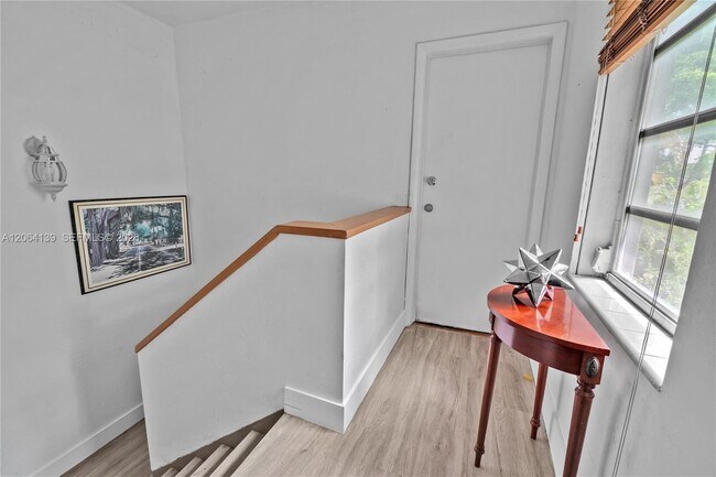 Building Photo - 411 Santander Ave