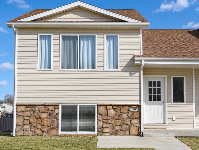 Building Photo - 3905 Marigold Dr