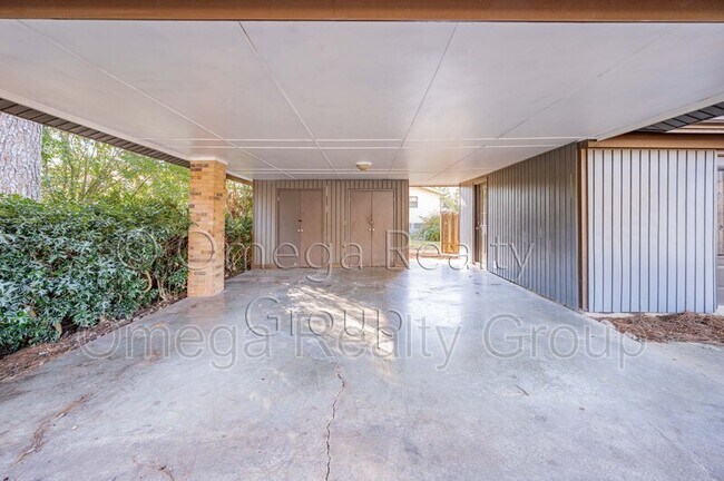 Building Photo - 1700 Serene Cir