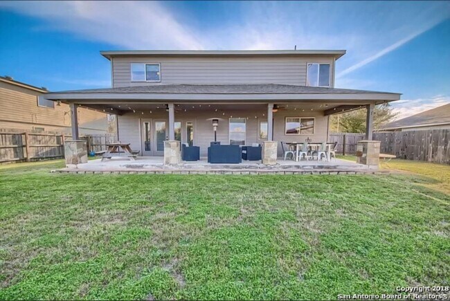 Building Photo - $500 OFF ON FIRST MONTH'S RENT! APPLICATION FEE WAIVED! 4 Beds, 3 Baths & Unbeatable Location — Y...