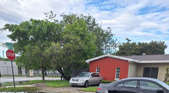 Building Photo - 1601 SW 83rd Ave