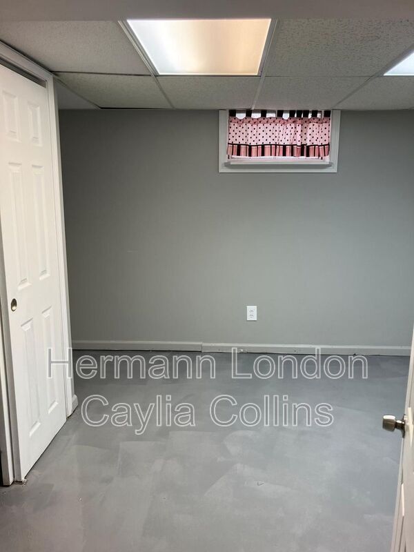 Building Photo - 225 Florisota Dr