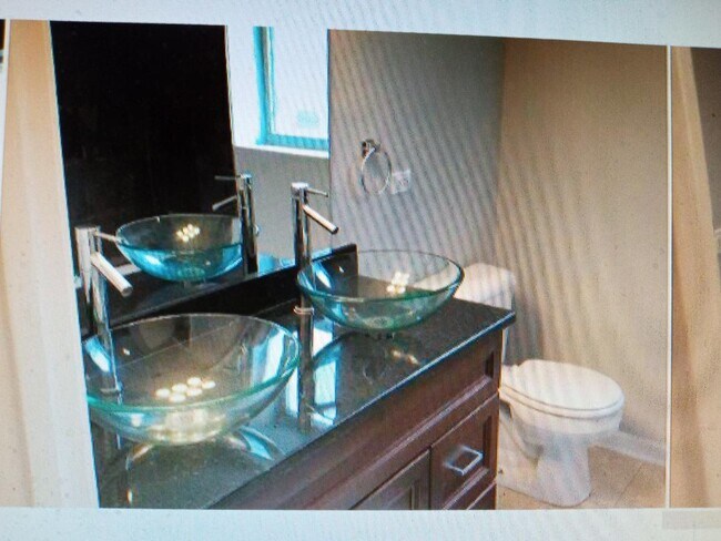 Building Photo - 2249 S Bell Ave