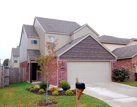 Building Photo - 3 Bedrooms 2 Bath - Mile from bike trail!