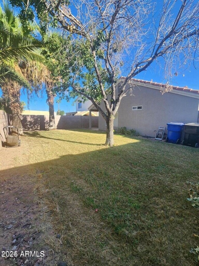 Building Photo - 11954 W Holly St