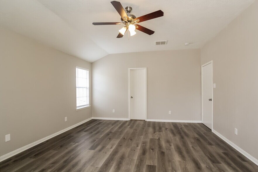 Building Photo - 31518 Kingston Village Dr