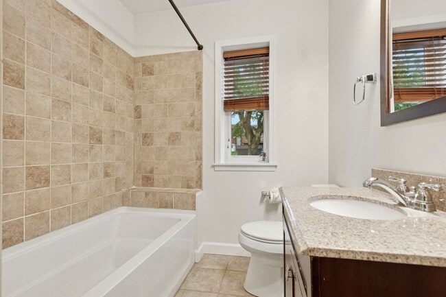 Building Photo - Charming Twin Home in Conshohocken - Pet F...