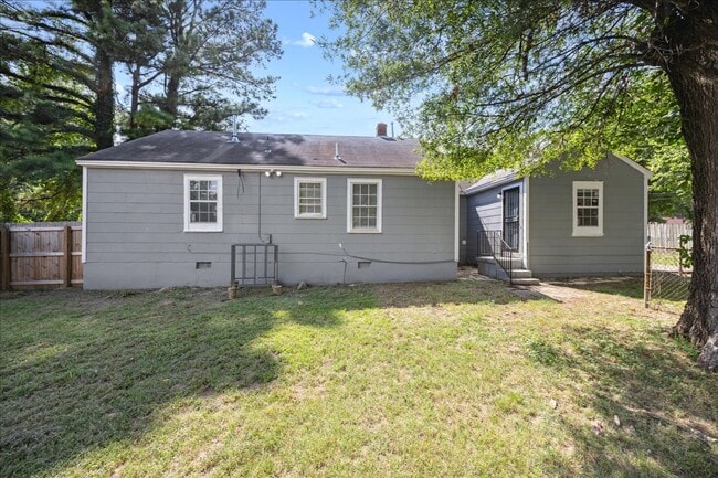 Building Photo - 2724 Steele St