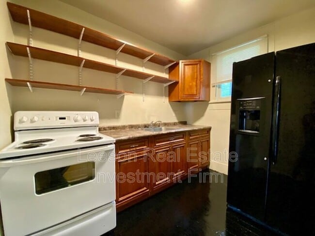 Building Photo - 455 Egan St