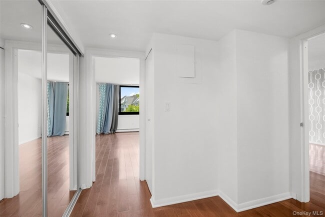 Building Photo - 25 Rockledge Ave