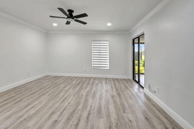 Building Photo - 4705 Fountains Dr S