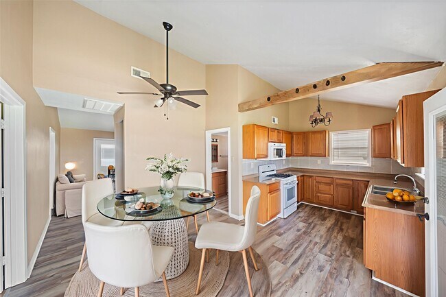 Building Photo - 7102 Terrasso Dr