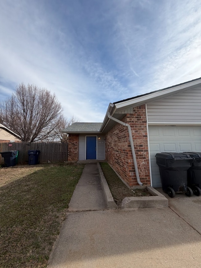 Building Photo - Charming 2 Bed, 2 Bath Home Near OCCC!