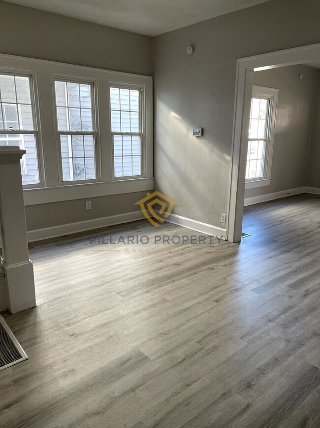 Building Photo - 926-928 N Tuxedo St.