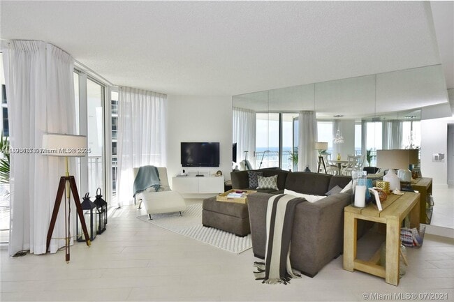 Building Photo - 17375 Collins Ave