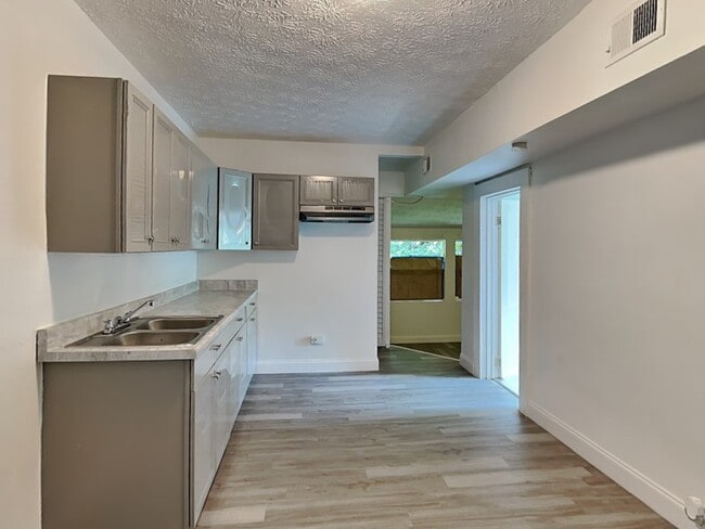 Building Photo - 7345 Linda Dr