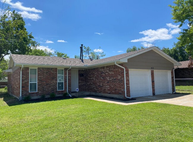 Building Photo - Charming 3-Bed, 2-Bath OKC Home with Fence...