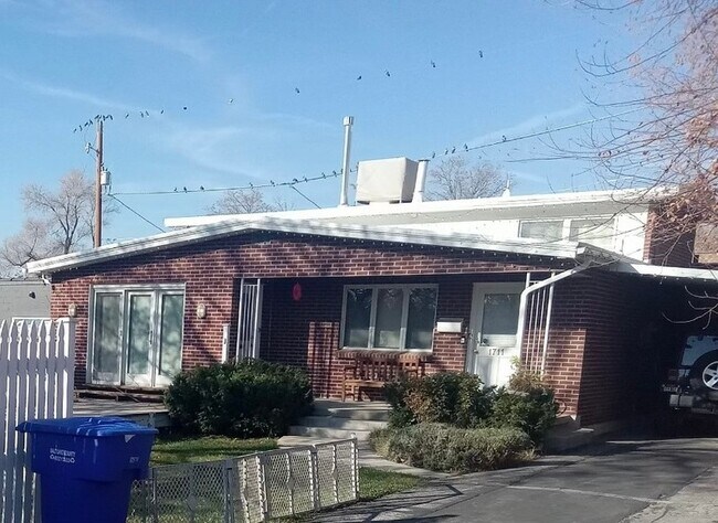 Building Photo - 1711 Gregson Ave