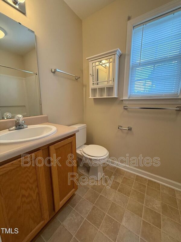 Building Photo - 404 Springside Dr