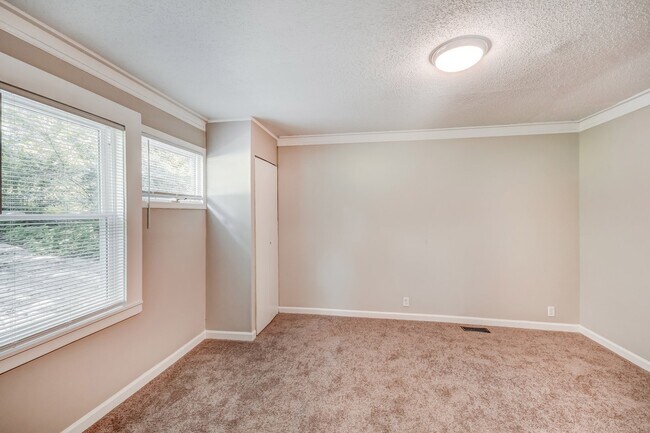 Building Photo - 100 Red Ln Cir