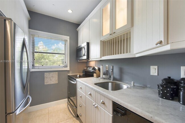 Building Photo - 36 Almeria Ave