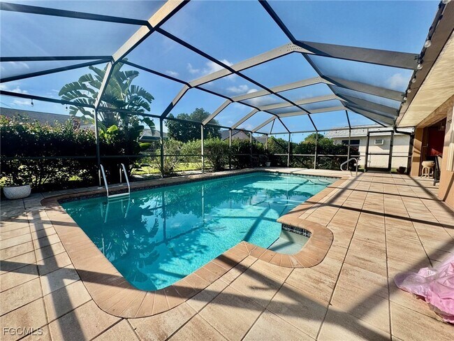 Building Photo - 1220 SE 19th Ln