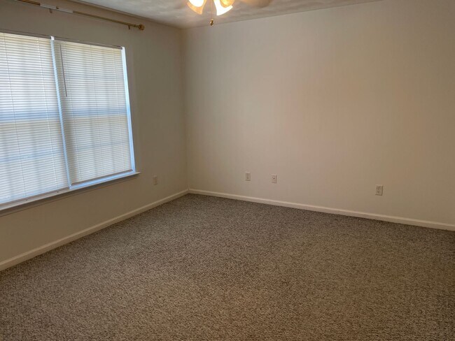 Building Photo - 4781 Cullen Rd
