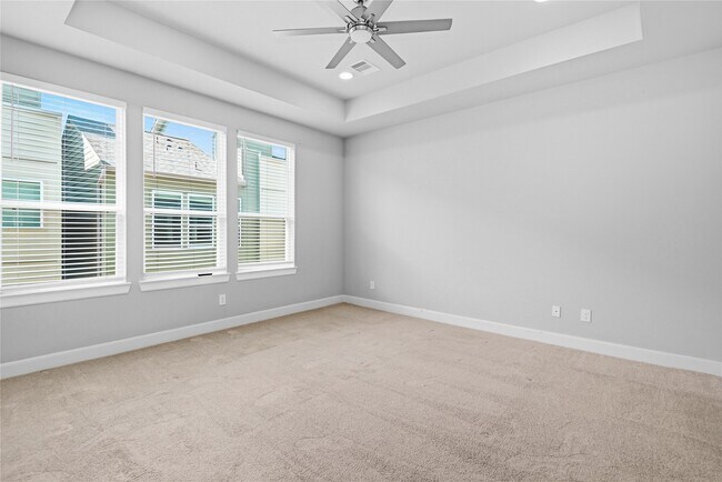 Building Photo - 1007 W 17th St