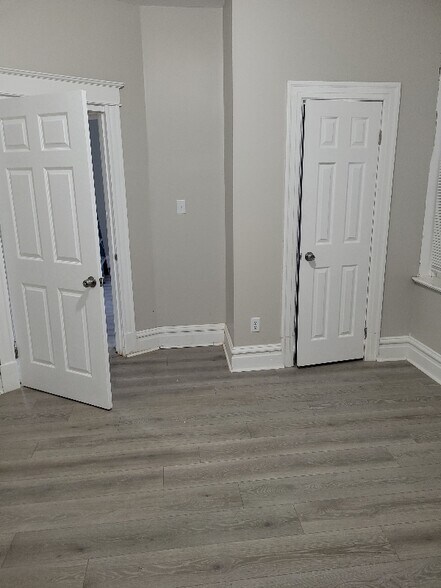 Building Photo - 4155 McRee Ave