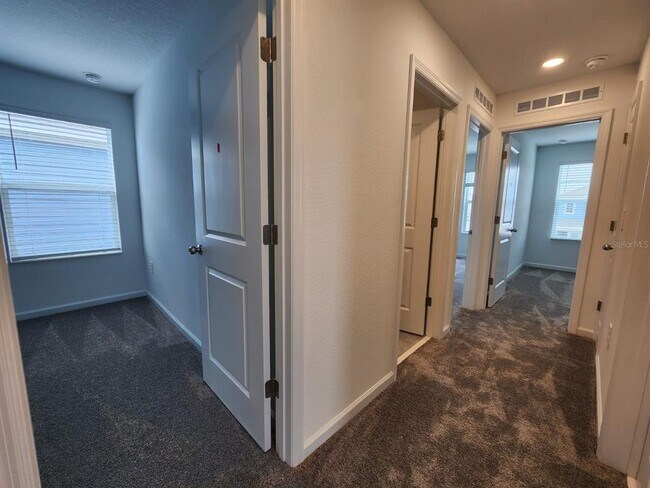 Building Photo - 1622 Reservoir Pl