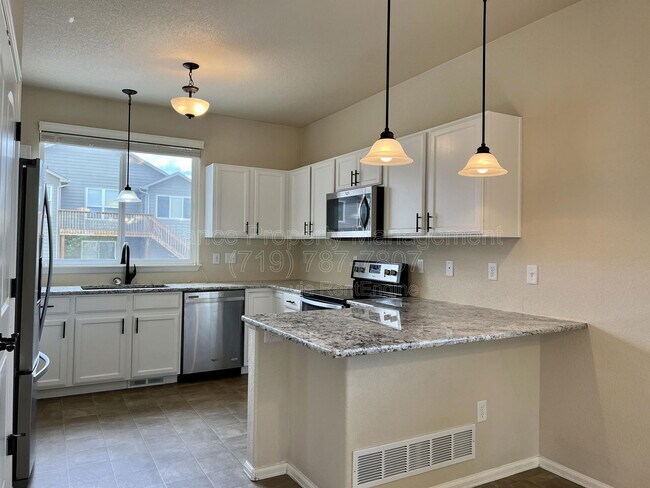 Building Photo - 6280 San Mateo Dr