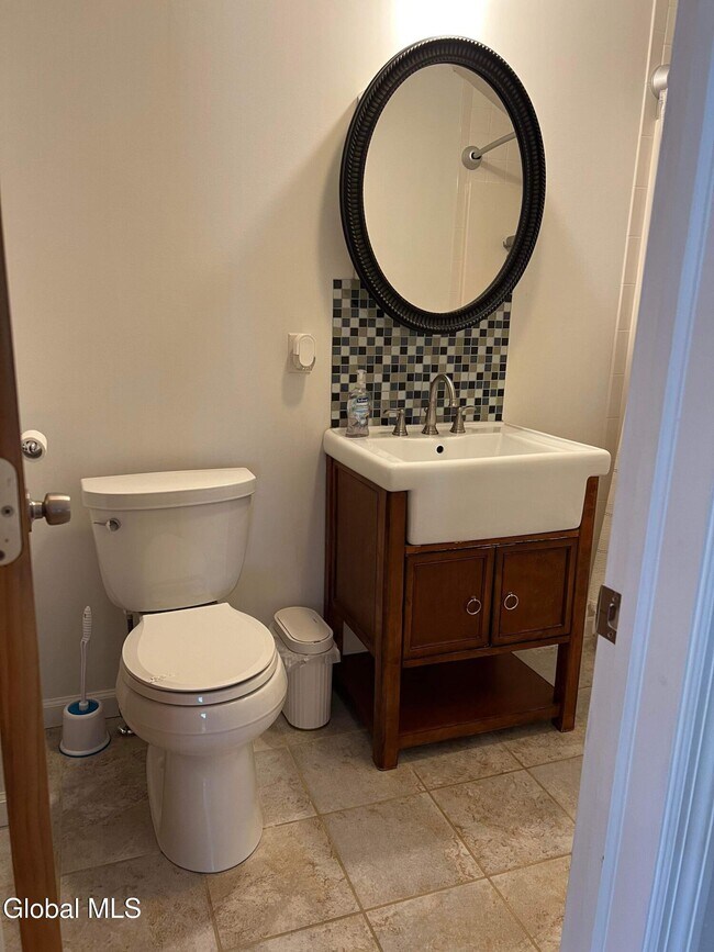 Building Photo - 165 Lake Ave