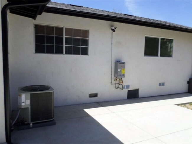 Building Photo - 1205 Neola St