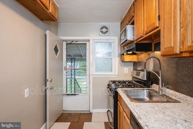 Building Photo - 2110 Coralthorn Rd