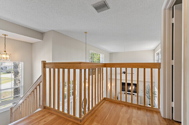 Building Photo - 18213 SE Fairview Cir