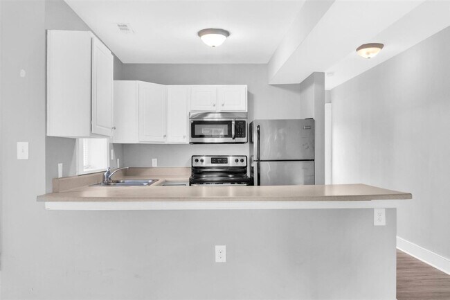 Building Photo - 1834 Parkwood Ave
