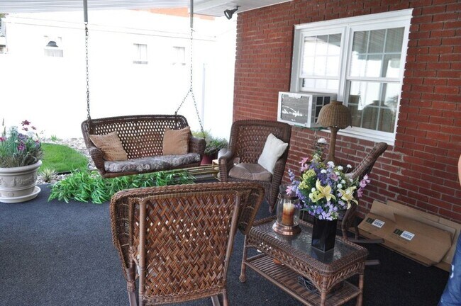 Building Photo - 317 Chestnut St