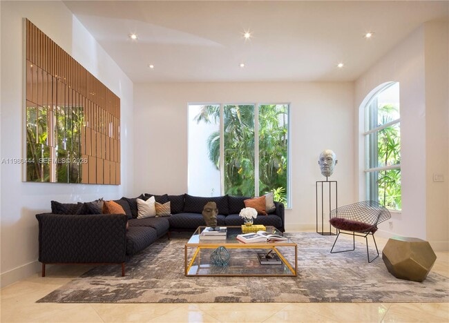 Building Photo - 1651 NE 196th St