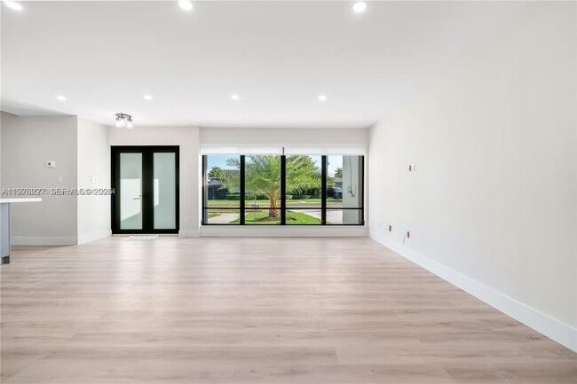 Building Photo - 8421 SW 27th Terrace