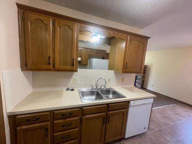 Building Photo - COMING SOON Cozy House 3 bed 2 bath 2 car ...