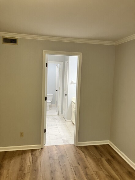 Building Photo - 119 Hillsboro Pl