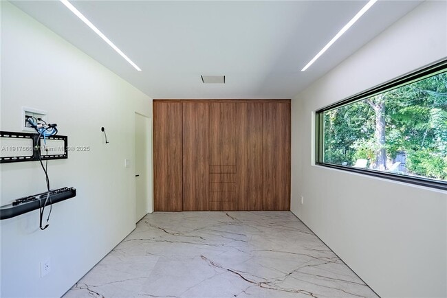 Building Photo - 3711 Battersea Rd