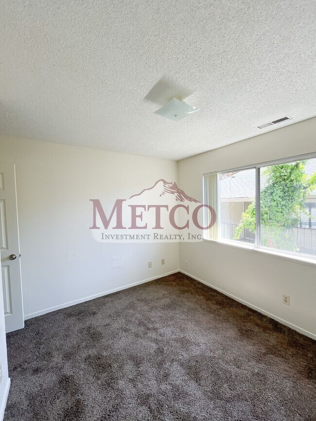 Building Photo - 175 G St