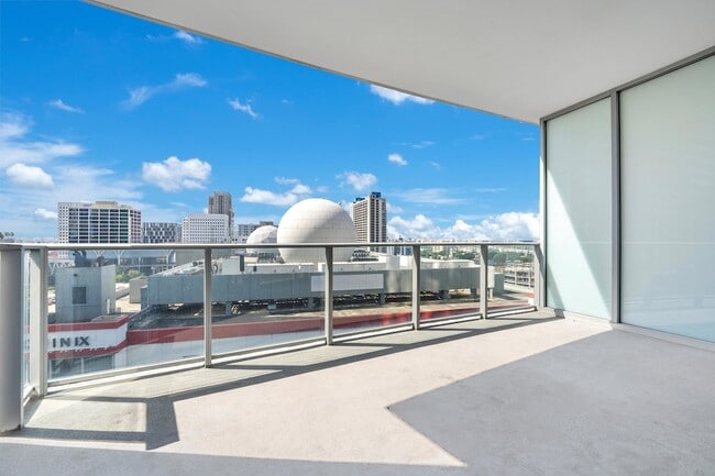 Building Photo - 851 NE 1st Ave