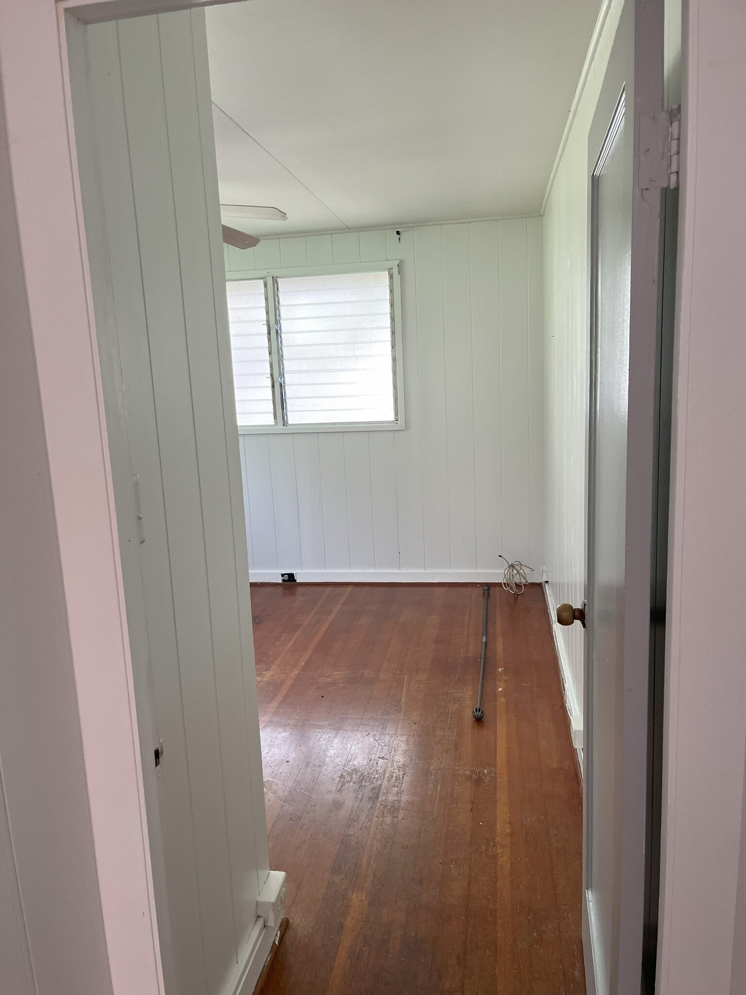 Back bedroom from hallway - 220 Nichols St